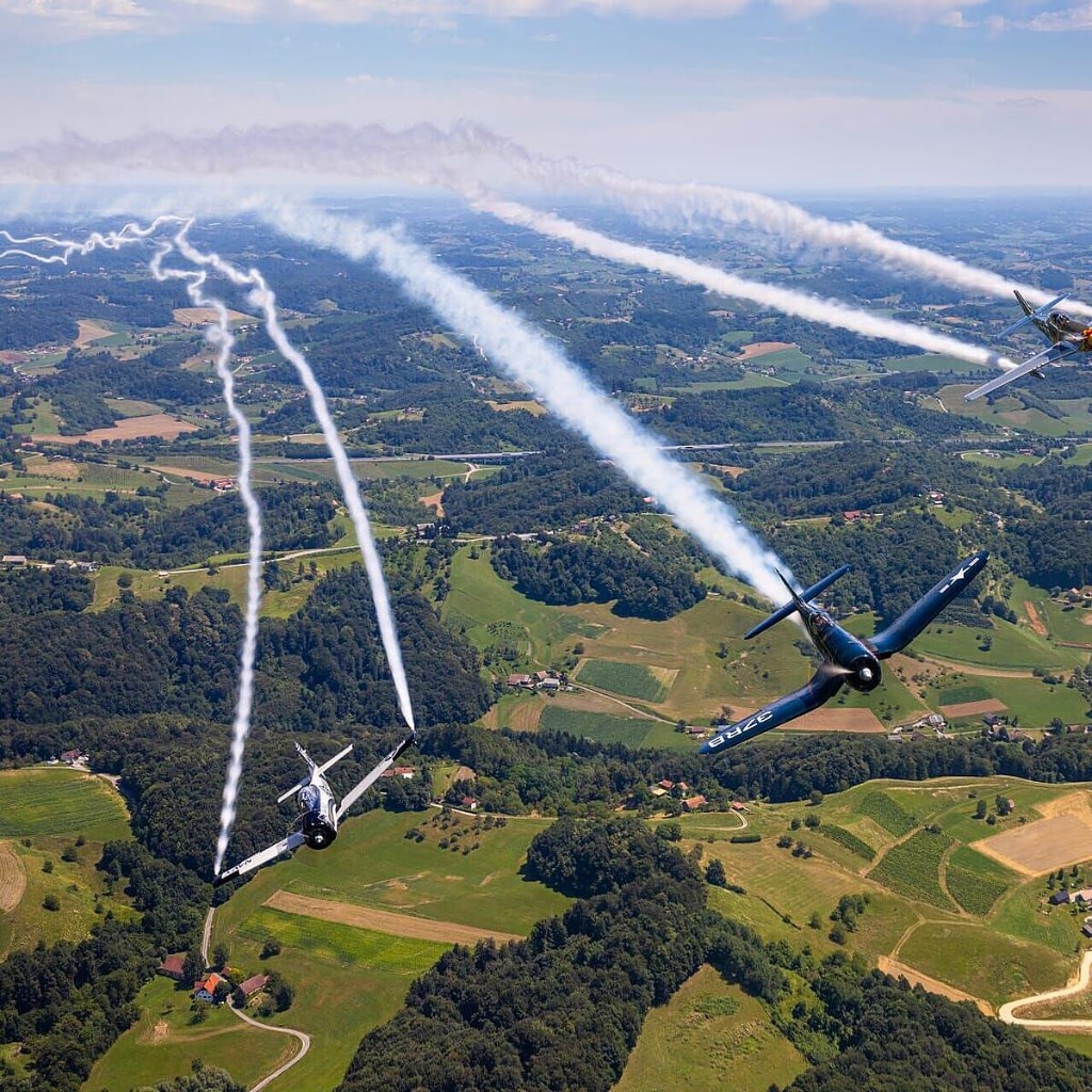 Flugformation über Aichfeld AirPower Zeltweg